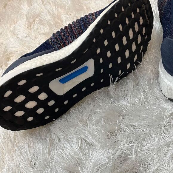 Unisex Adidas Ultra Boost Laceless Shoe - Picture 6 of 6